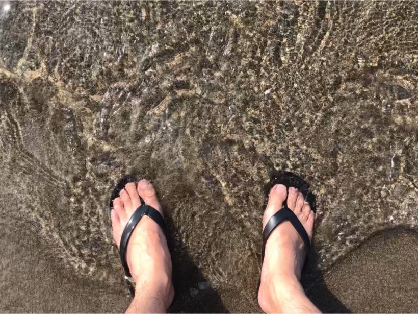 一人で夏の海にいって海水に足を浸けるだけの最高の休日